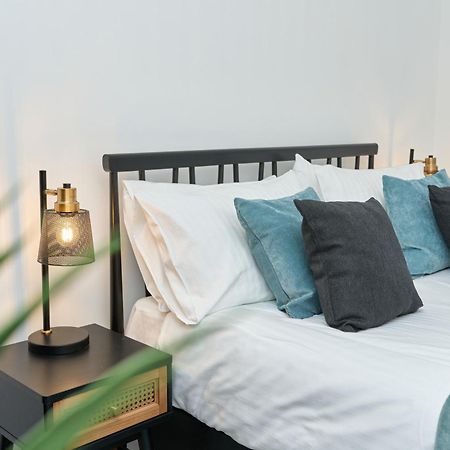 Beautiful 3 Bed Apartment In Bonchurch - Nr Ventnor - Large Outside Terrace & Parking - Dog Friendly - The Perfect Choice For Couples, Friends, Families - 5 Mins To Beach المظهر الخارجي الصورة