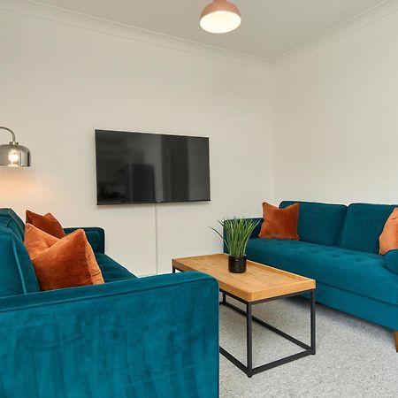Beautiful 3 Bed Apartment In Bonchurch - Nr Ventnor - Large Outside Terrace & Parking - Dog Friendly - The Perfect Choice For Couples, Friends, Families - 5 Mins To Beach المظهر الخارجي الصورة