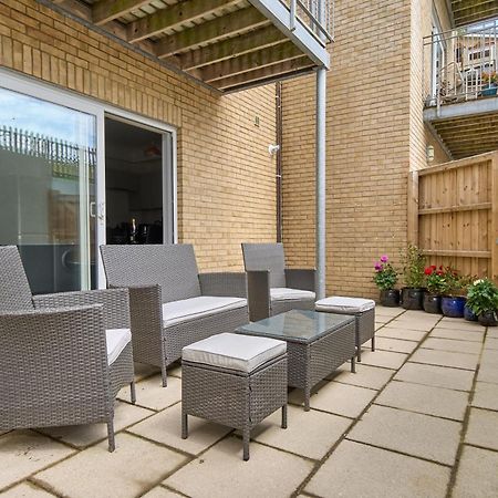 Beautiful 3 Bed Apartment In Bonchurch - Nr Ventnor - Large Outside Terrace & Parking - Dog Friendly - The Perfect Choice For Couples, Friends, Families - 5 Mins To Beach المظهر الخارجي الصورة