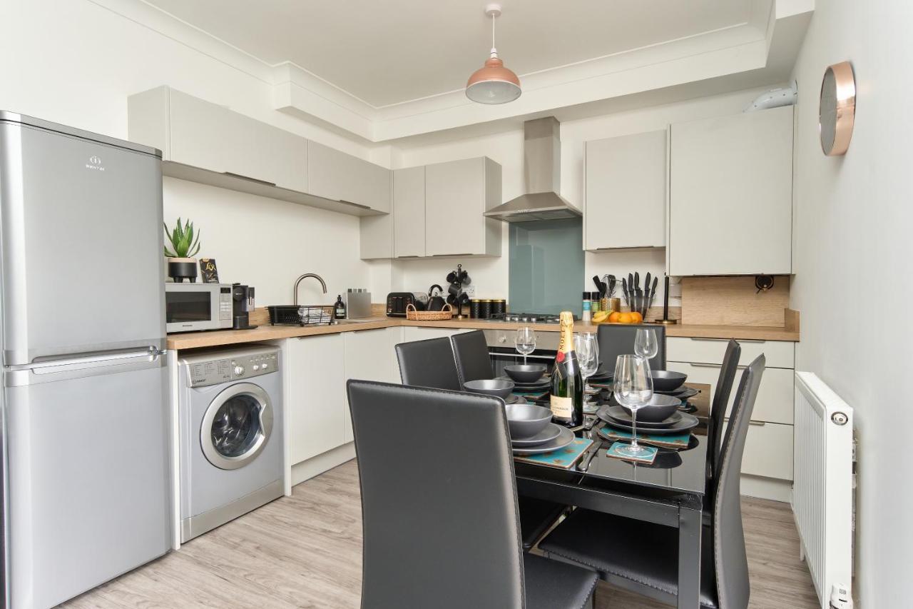 Beautiful 3 Bed Apartment In Bonchurch - Nr Ventnor - Large Outside Terrace & Parking - Dog Friendly - The Perfect Choice For Couples, Friends, Families - 5 Mins To Beach المظهر الخارجي الصورة