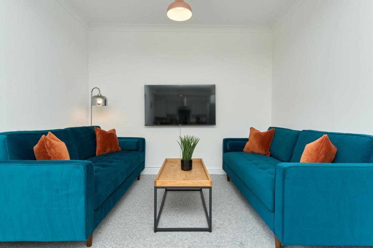 Beautiful 3 Bed Apartment In Bonchurch - Nr Ventnor - Large Outside Terrace & Parking - Dog Friendly - The Perfect Choice For Couples, Friends, Families - 5 Mins To Beach المظهر الخارجي الصورة