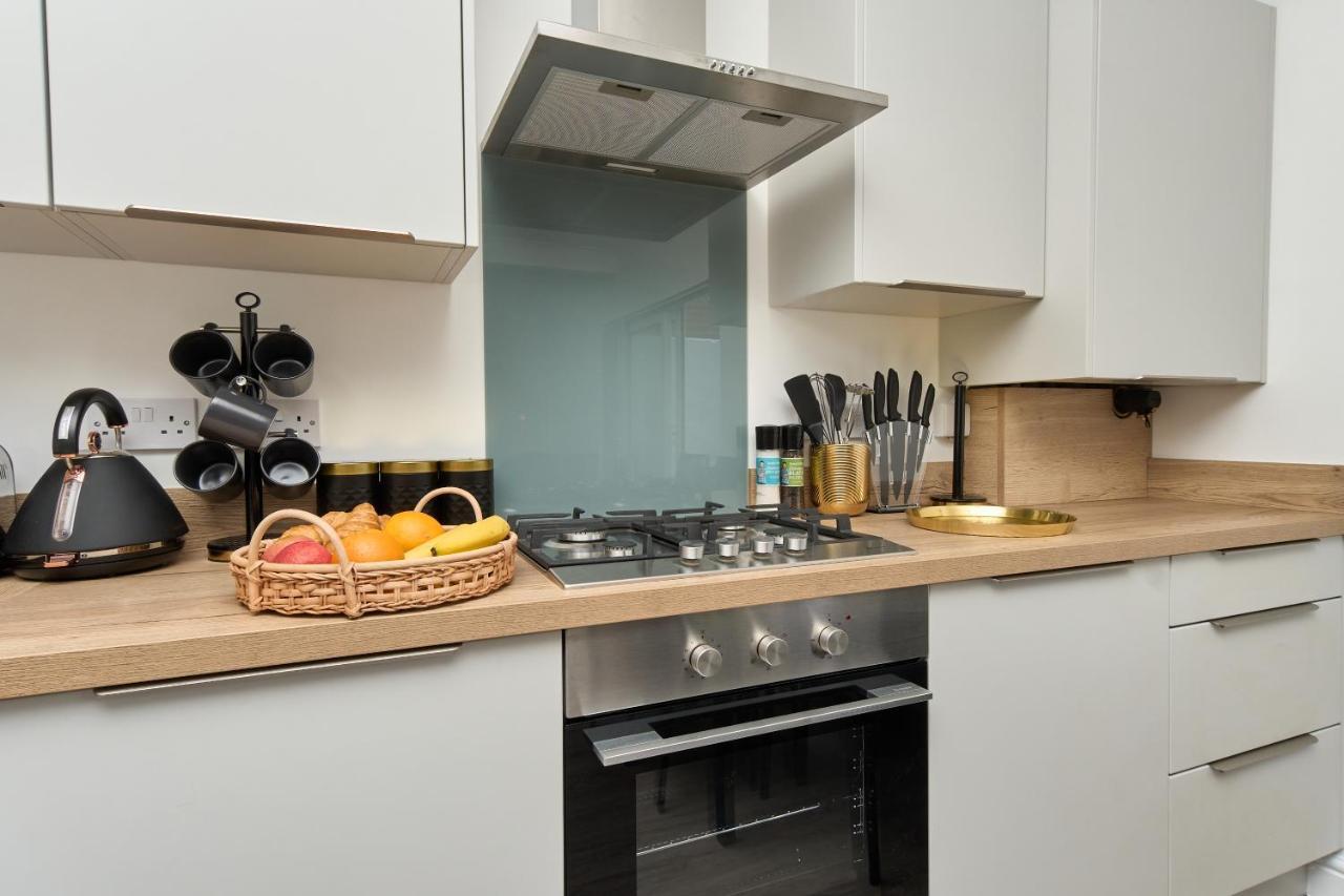 Beautiful 3 Bed Apartment In Bonchurch - Nr Ventnor - Large Outside Terrace & Parking - Dog Friendly - The Perfect Choice For Couples, Friends, Families - 5 Mins To Beach المظهر الخارجي الصورة