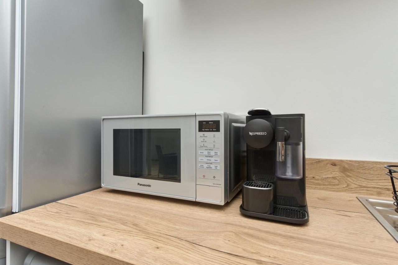Beautiful 3 Bed Apartment In Bonchurch - Nr Ventnor - Large Outside Terrace & Parking - Dog Friendly - The Perfect Choice For Couples, Friends, Families - 5 Mins To Beach المظهر الخارجي الصورة