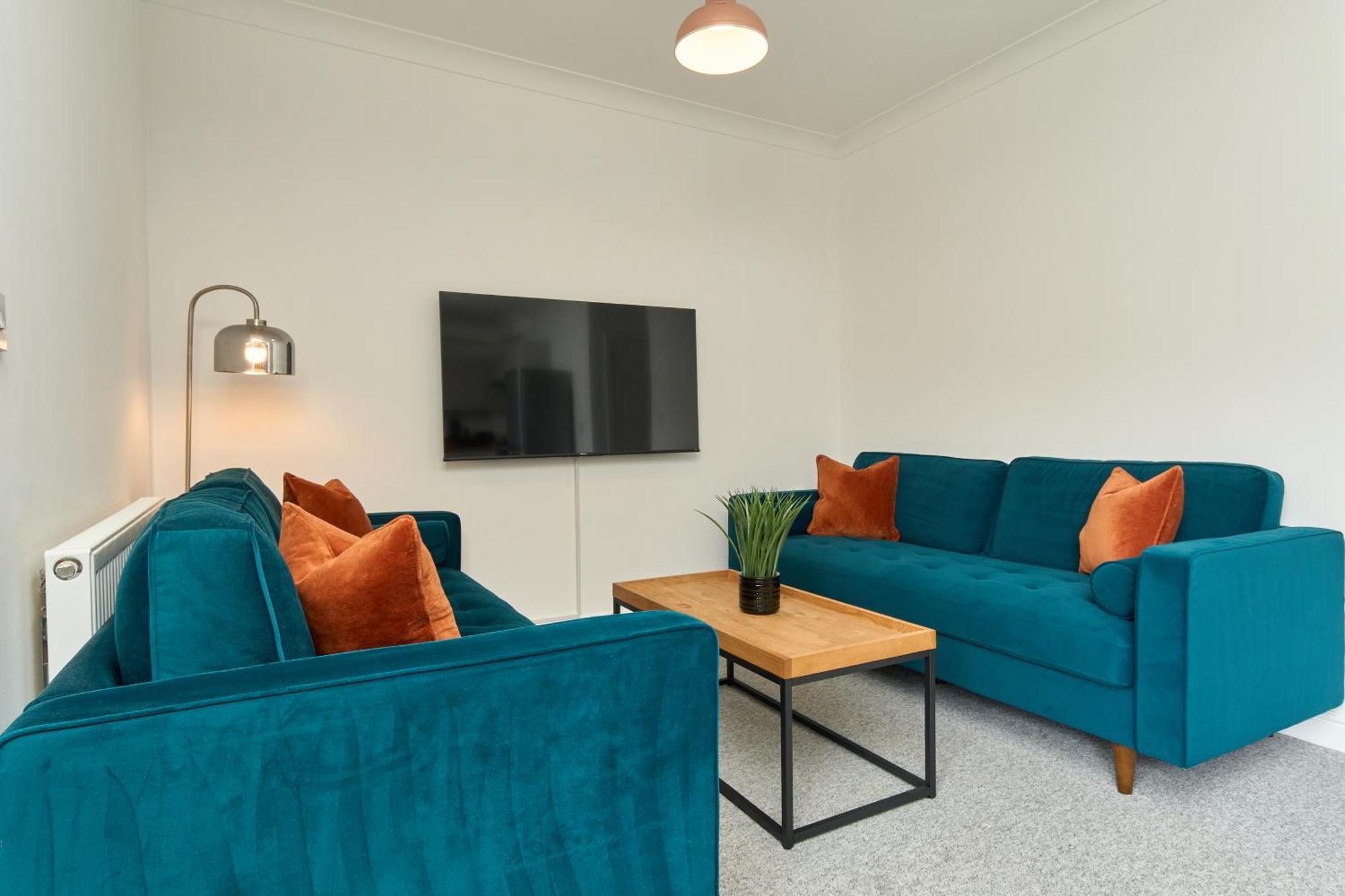 Beautiful 3 Bed Apartment In Bonchurch - Nr Ventnor - Large Outside Terrace & Parking - Dog Friendly - The Perfect Choice For Couples, Friends, Families - 5 Mins To Beach المظهر الخارجي الصورة